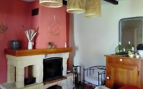 Maison De Village Avec Jardin Clos, Randonnees, Velos Gratuits, Cheminee Et Equipements Bebe. - Fr-1-616-232